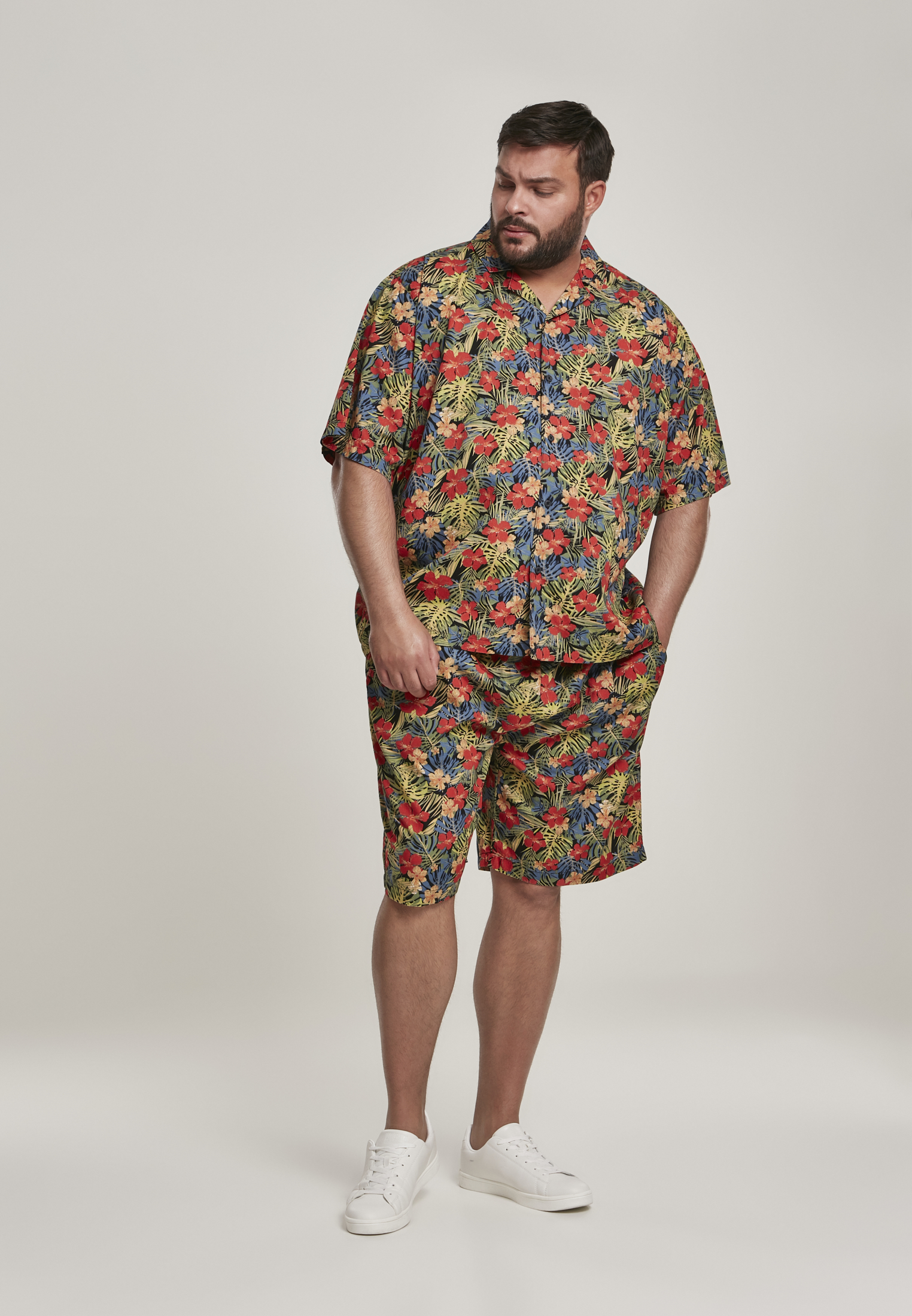 Plus Size Pattern Resort Shorts in Farbe black/tropical