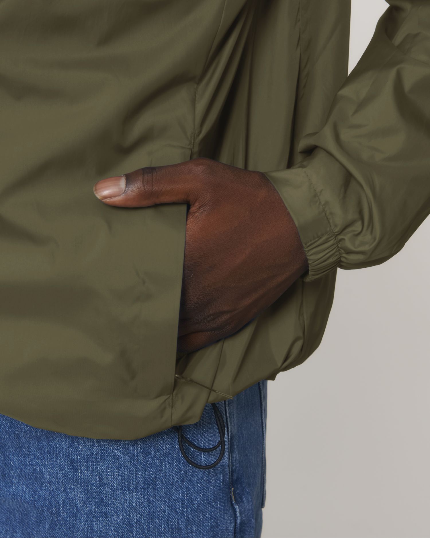 Non Padded Jacket Commuter in Farbe British Khaki
