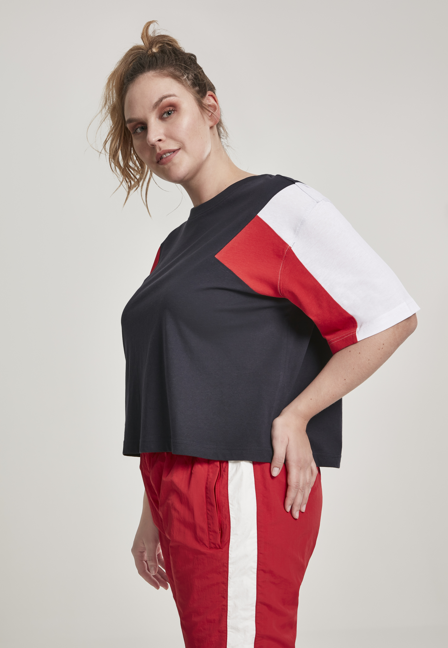 Curvy Ladies 3-Tone Short Oversize Tee in Farbe navy/white/fire red