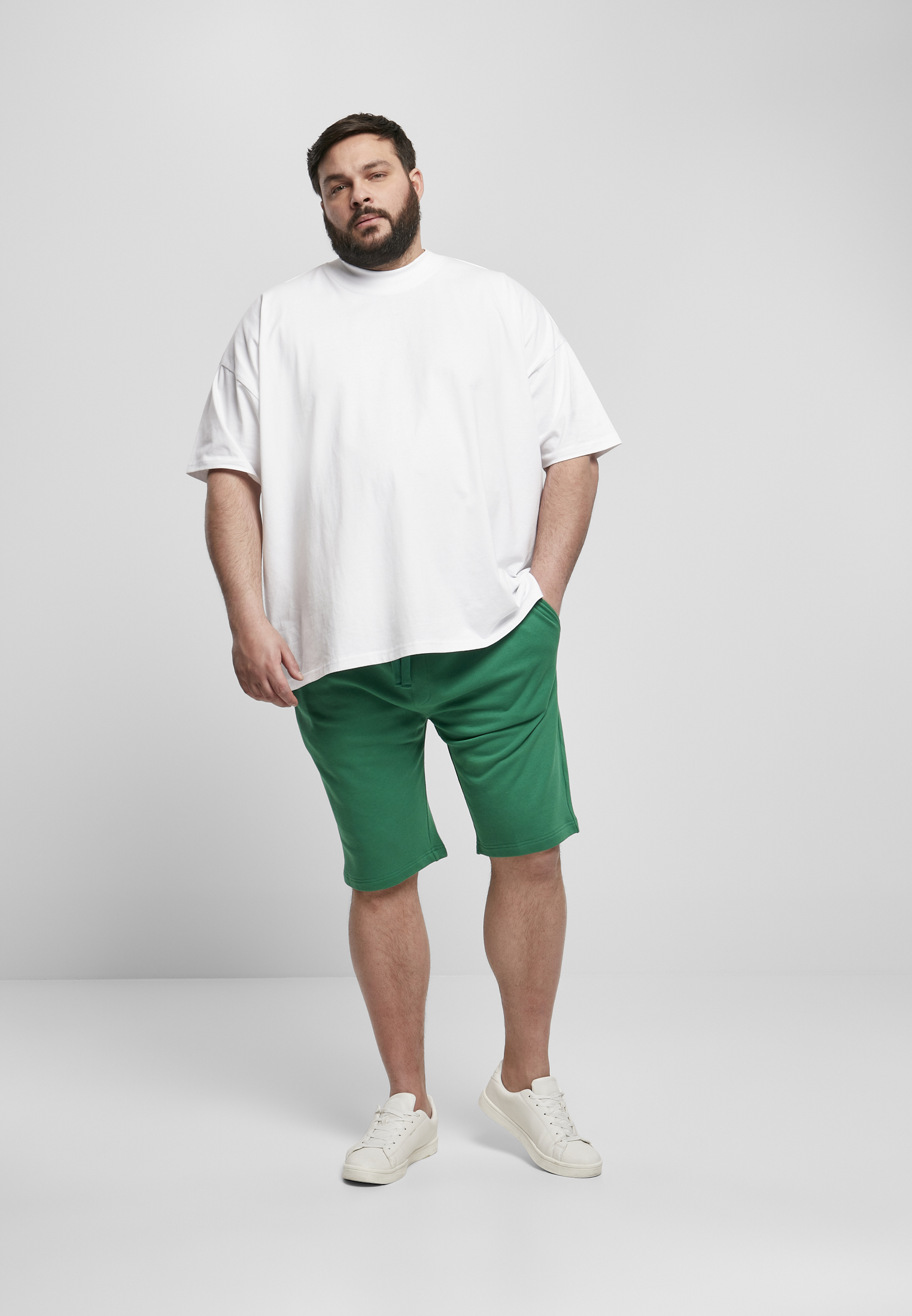 Kurze Hosen Basic Sweatshorts in Farbe junglegreen