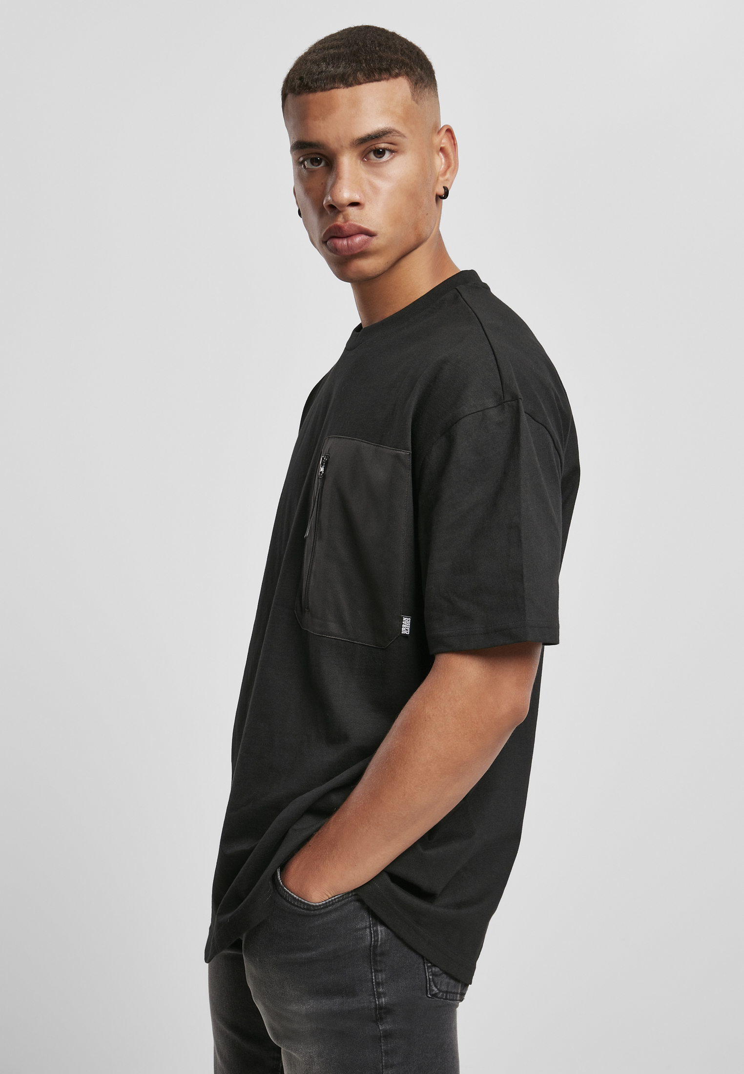 T-Shirts Oversized Big Pocket Tee in Farbe black