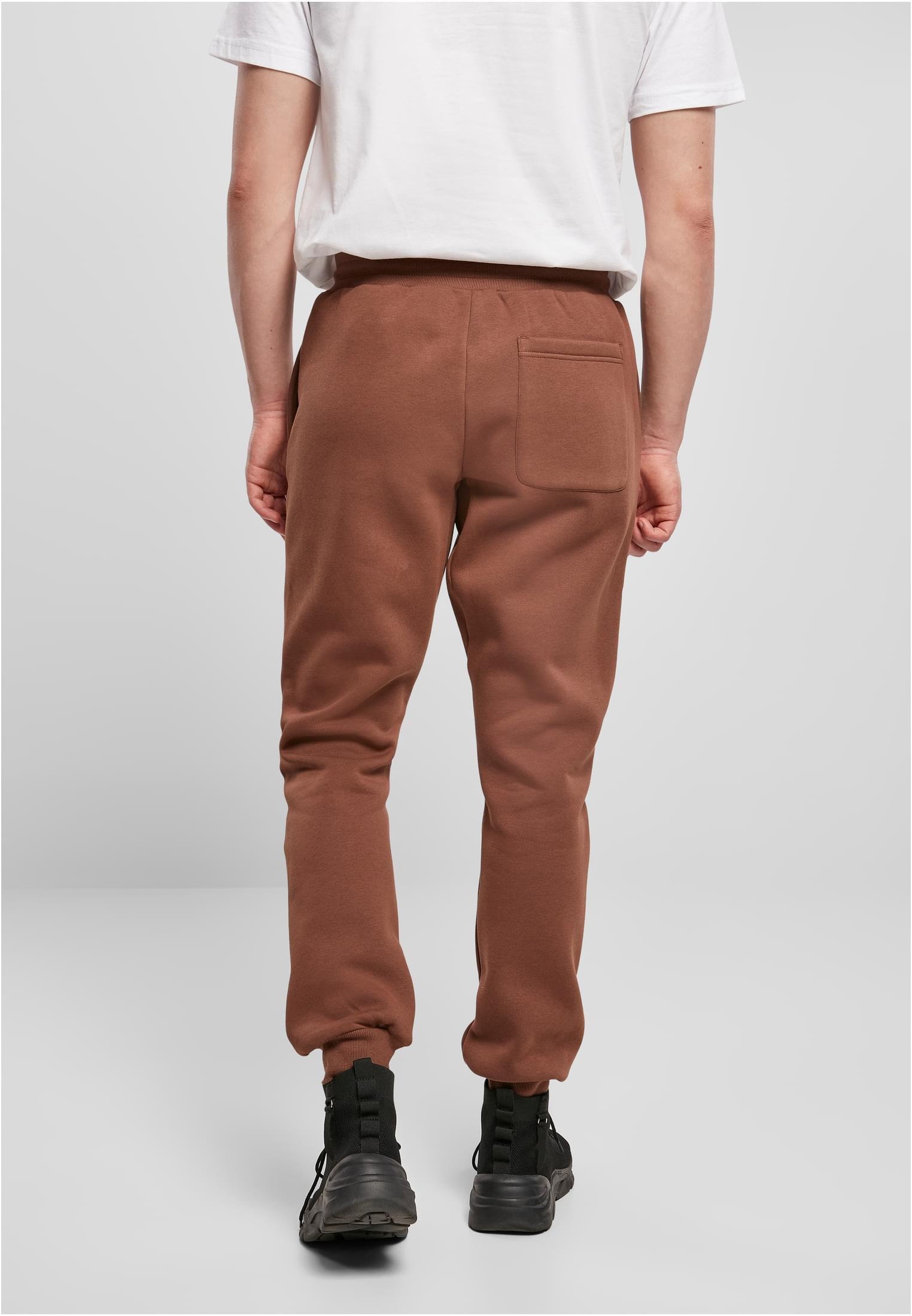 Herren Basic Sweatpants in Farbe bark