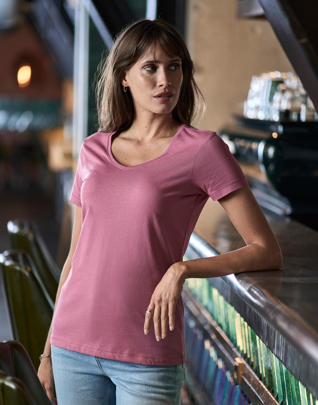  Womens Luxury V-Neck Tee in Farbe White