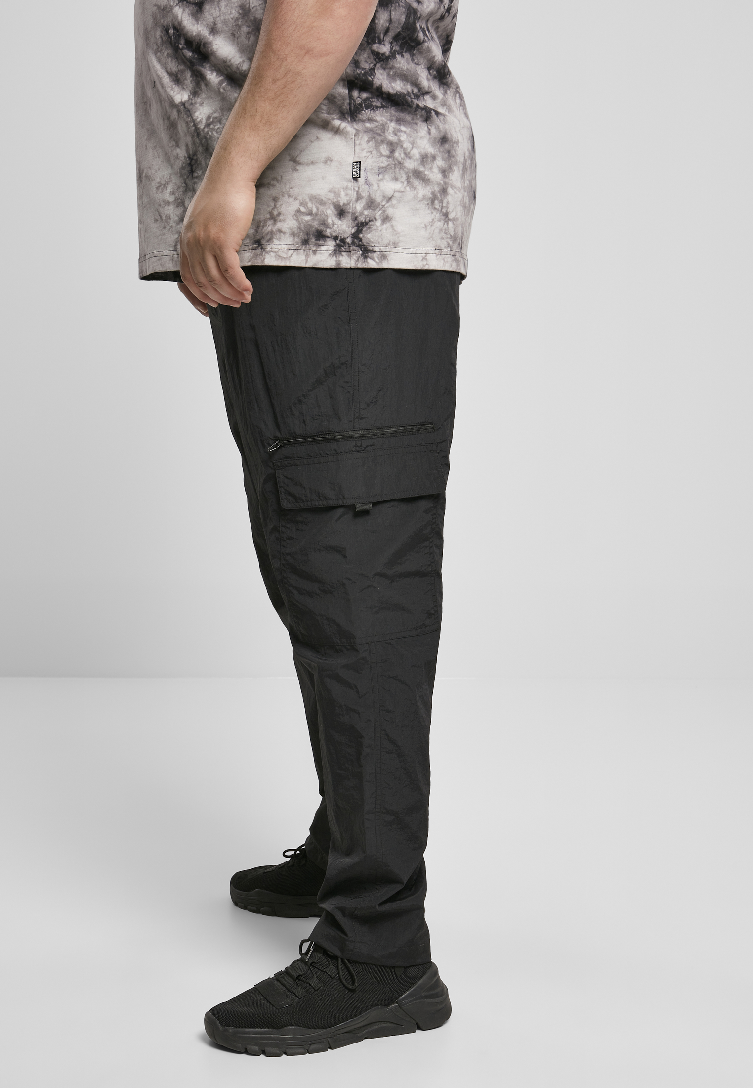 Hosen Adjustable Nylon Cargo Pants in Farbe black