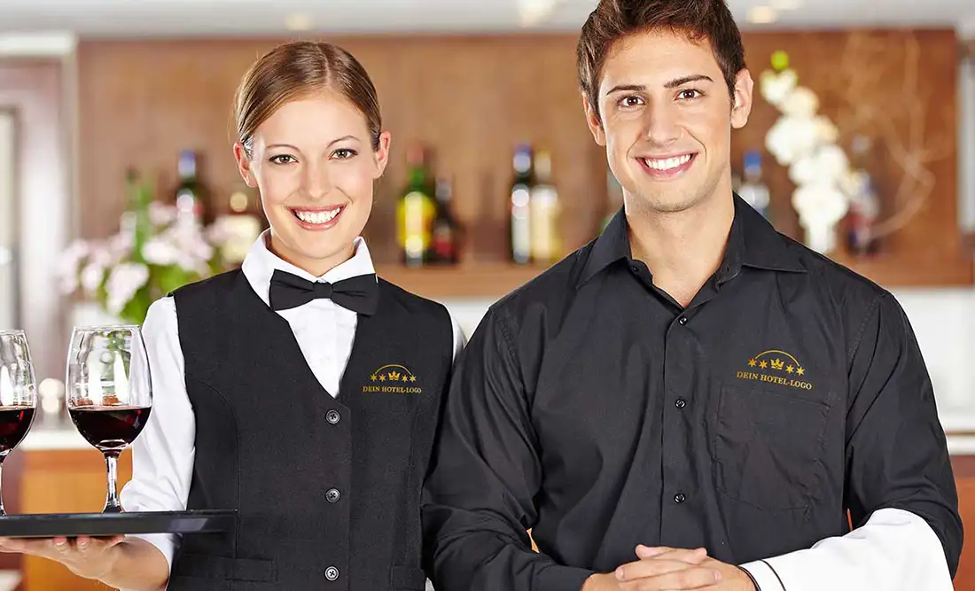 Berufsbekleidung für gehobenen Gastronomie Service mit Logo besticken