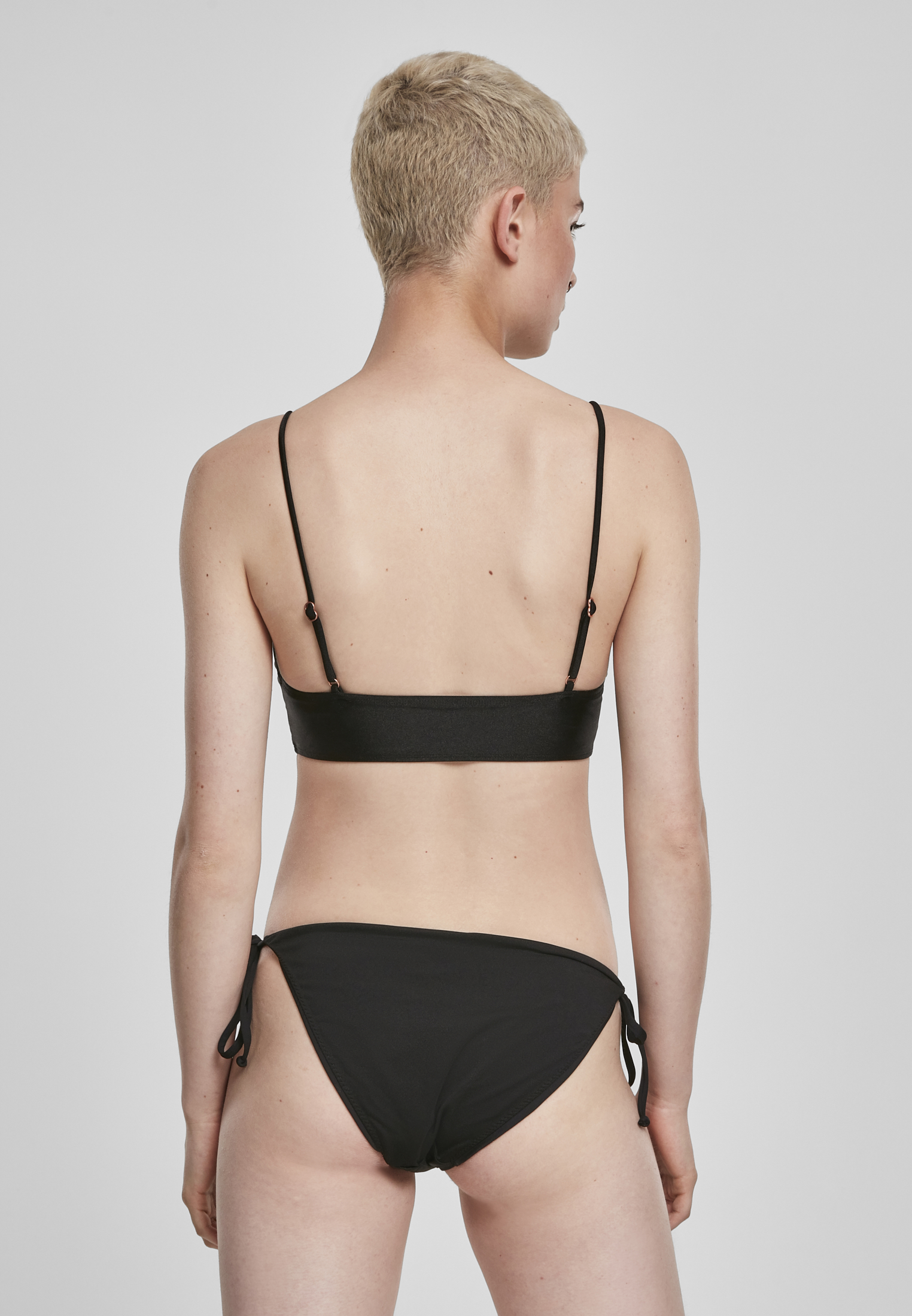 Curvy Ladies Spaghetti Strape Bikini in Farbe black