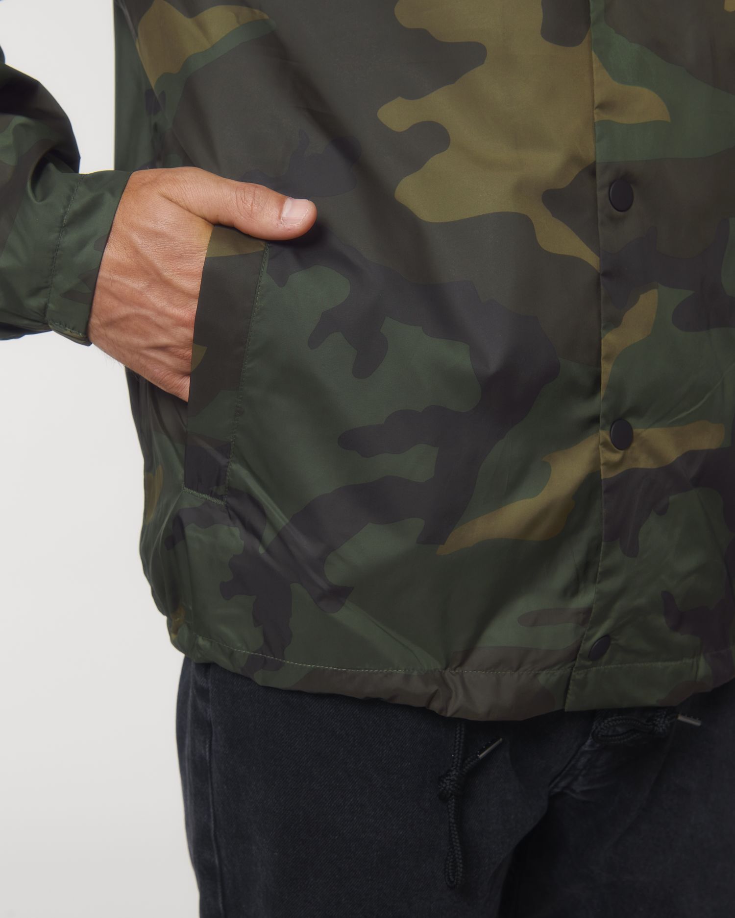 Non Padded Jacket Coacher AOP in Farbe Camouflage