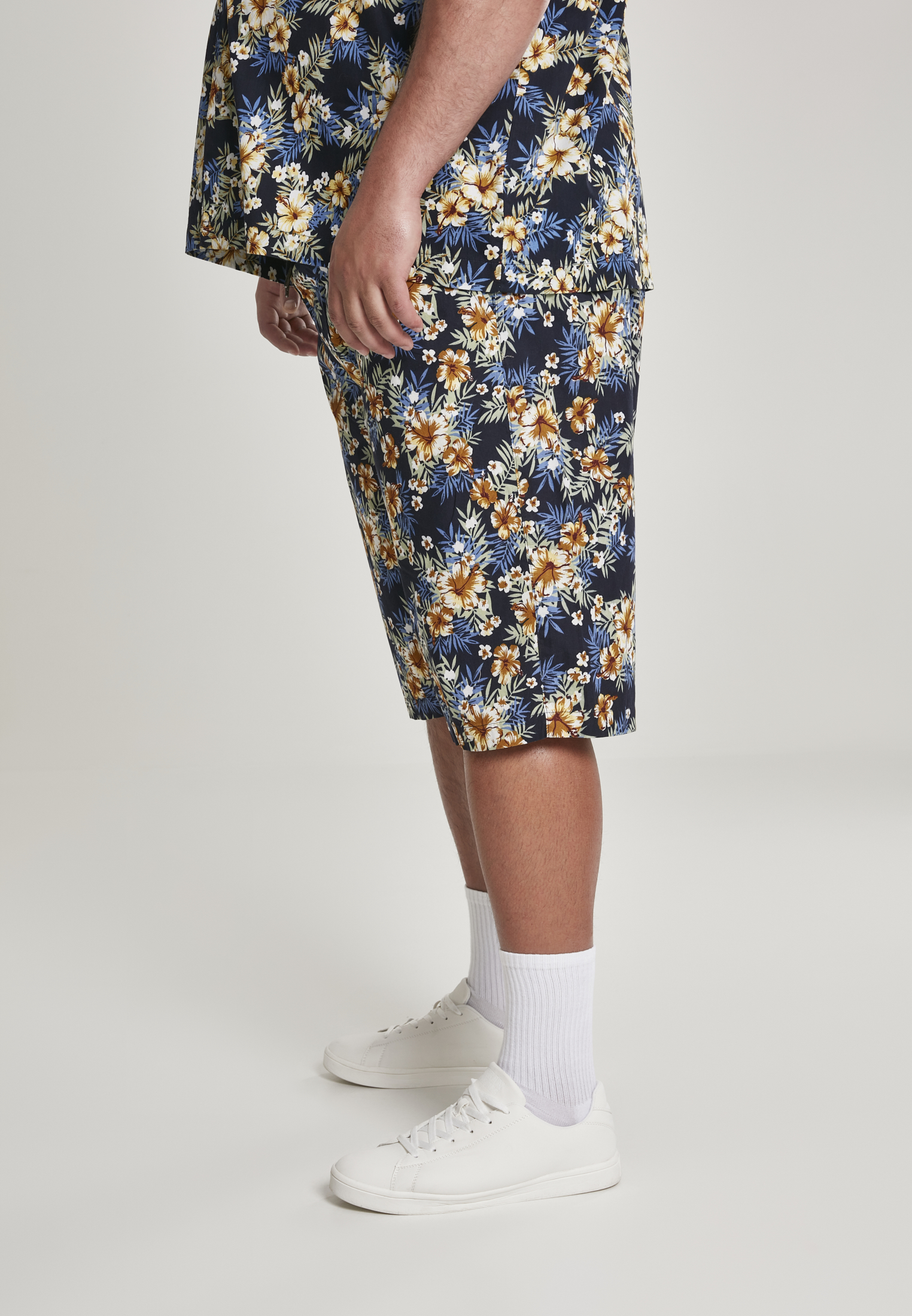 Plus Size Pattern Resort Shorts in Farbe hibiscus