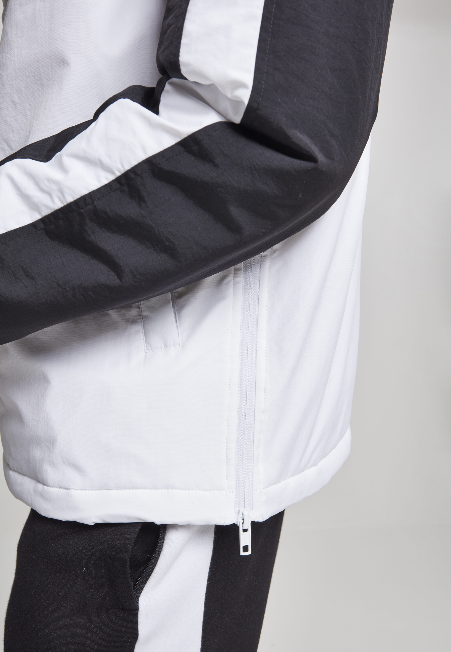 Winter Jacken 2-Tone Padded Pull Over Jacket in Farbe white/black
