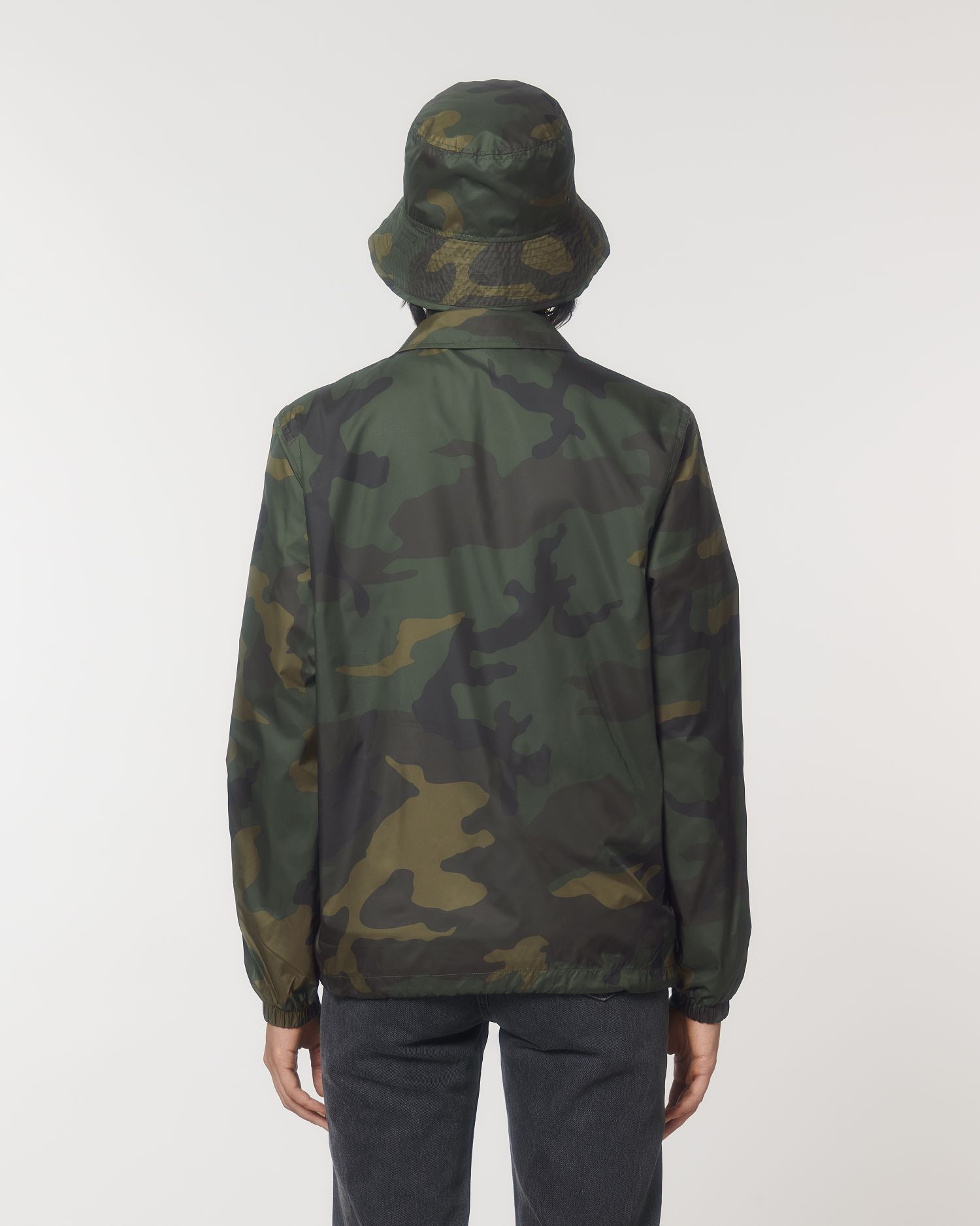 Non Padded Jacket Coacher AOP in Farbe Camouflage