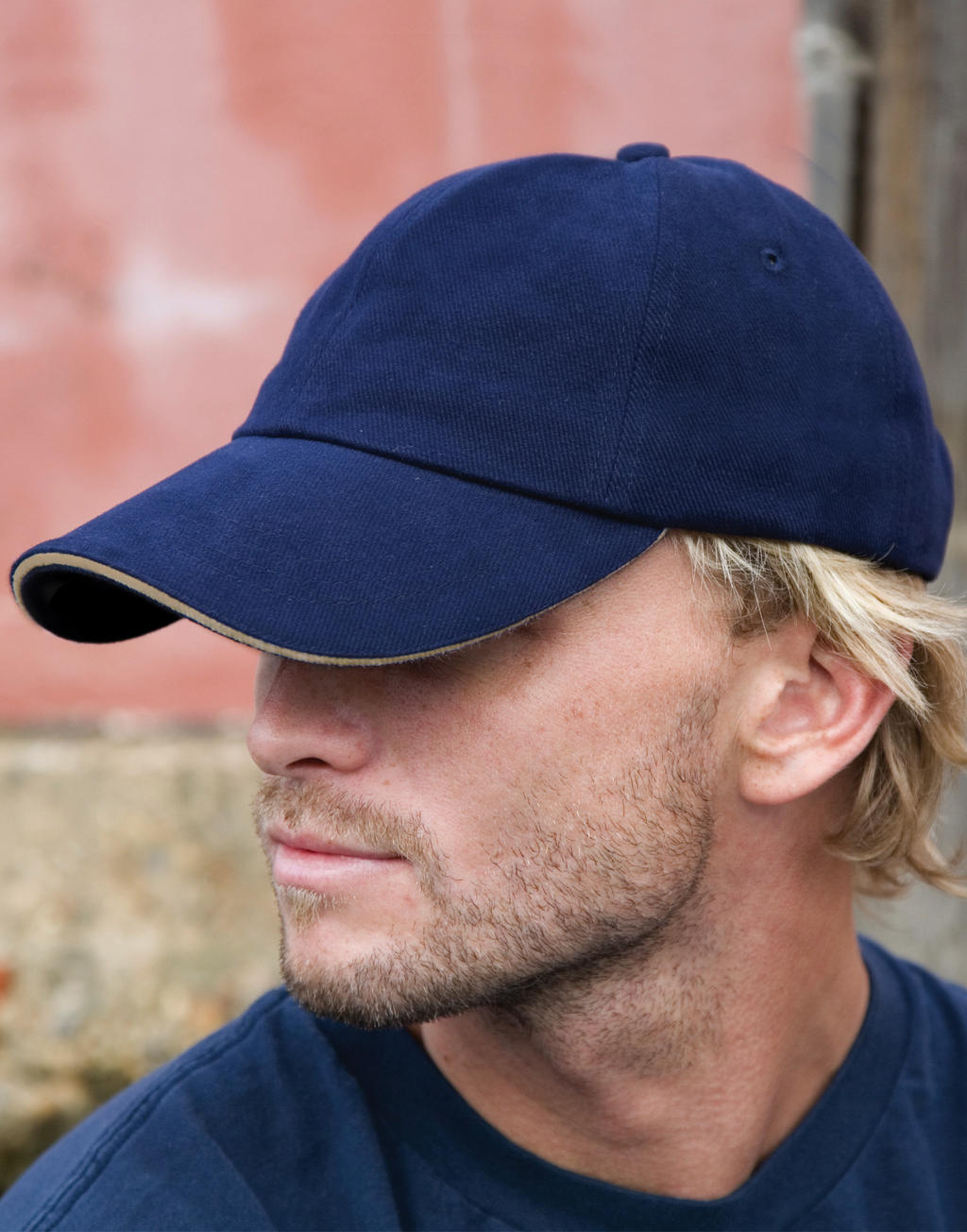  Sandwich Brushed Cotton Cap in Farbe Black/Red