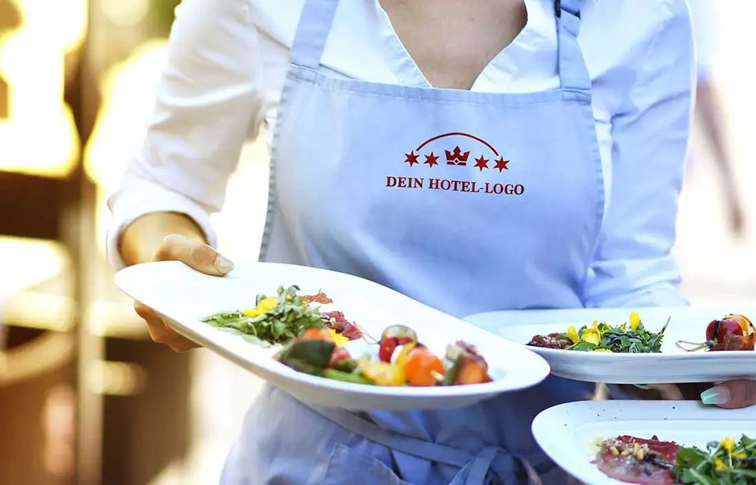 Berufsbekleidung für Gastro Servicekräfte mit Logo gestalten
