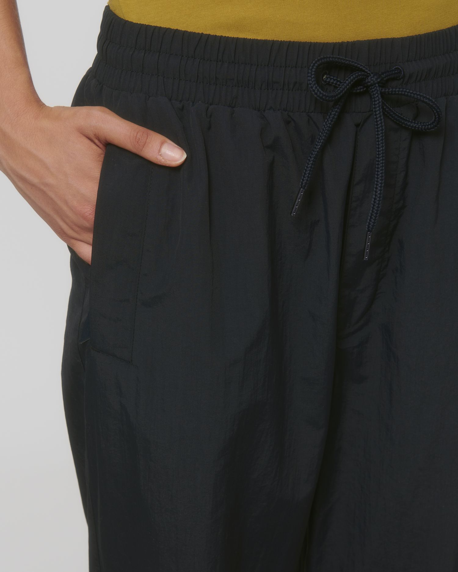 Jogginghosen Tracker Trouser in Farbe Black
